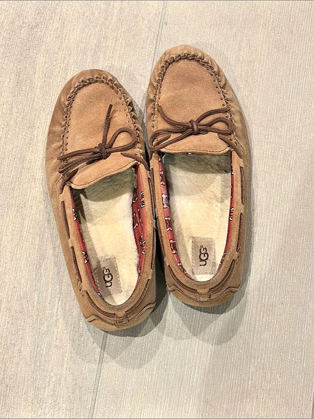 UGG Loafer Big Kids Size 6 Fits Women size 7.5